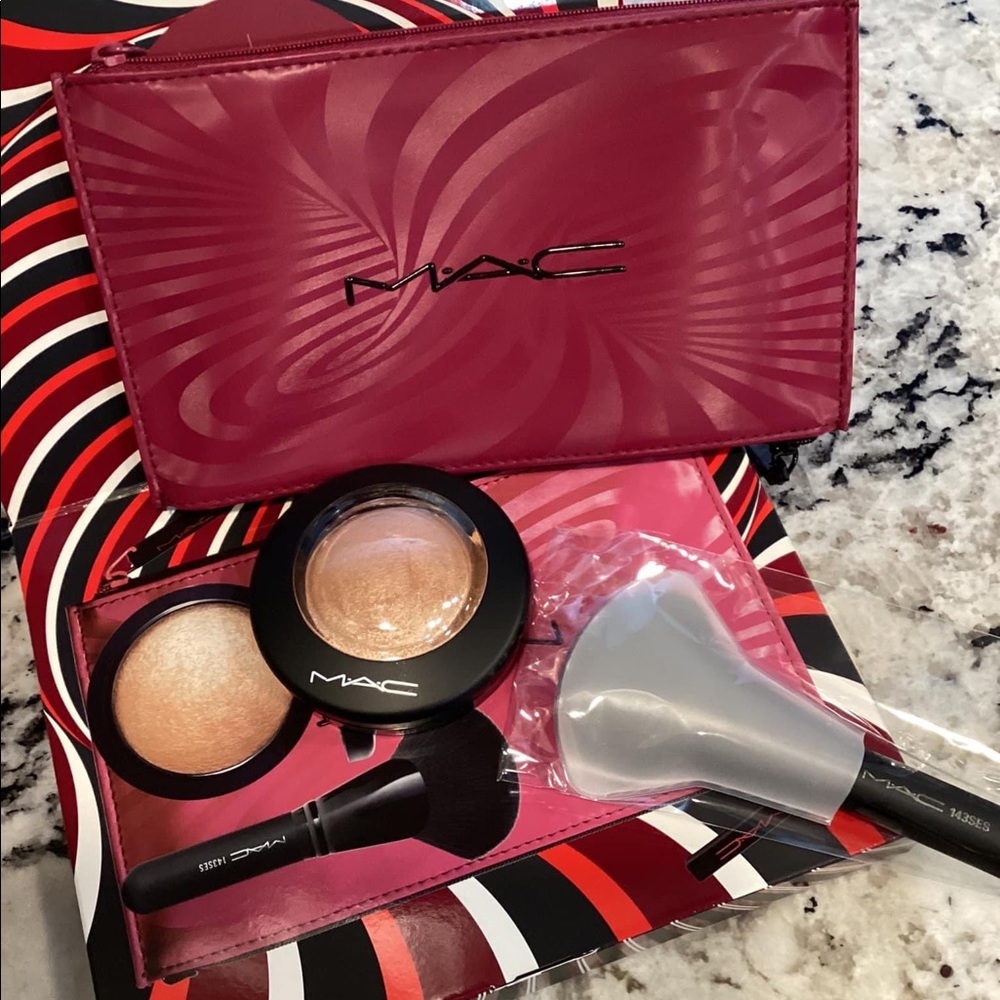 MAC holiday highlighter set - authentic